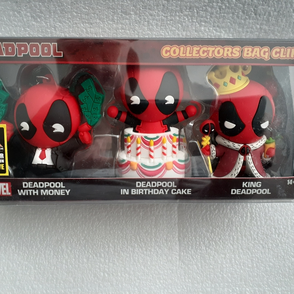 Marvel NYCC Exclusive Deadpool Collectors Bag Clips Nwt